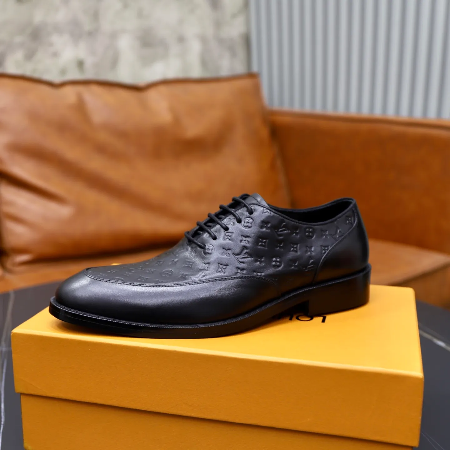 Men's shoes: 280🙅‍♂️🙅‍♂️🙅‍♂️Niuli Brand: LV Louis Vuitton Size: 39-44 (38, 45, 46 can be customized) Level: Counter classic Material: Original soft cowhide upper Comfortable cowhide lining Original lightweight outsole Style category: Formal business casual driving leather shoes Color: Color of the actual picture